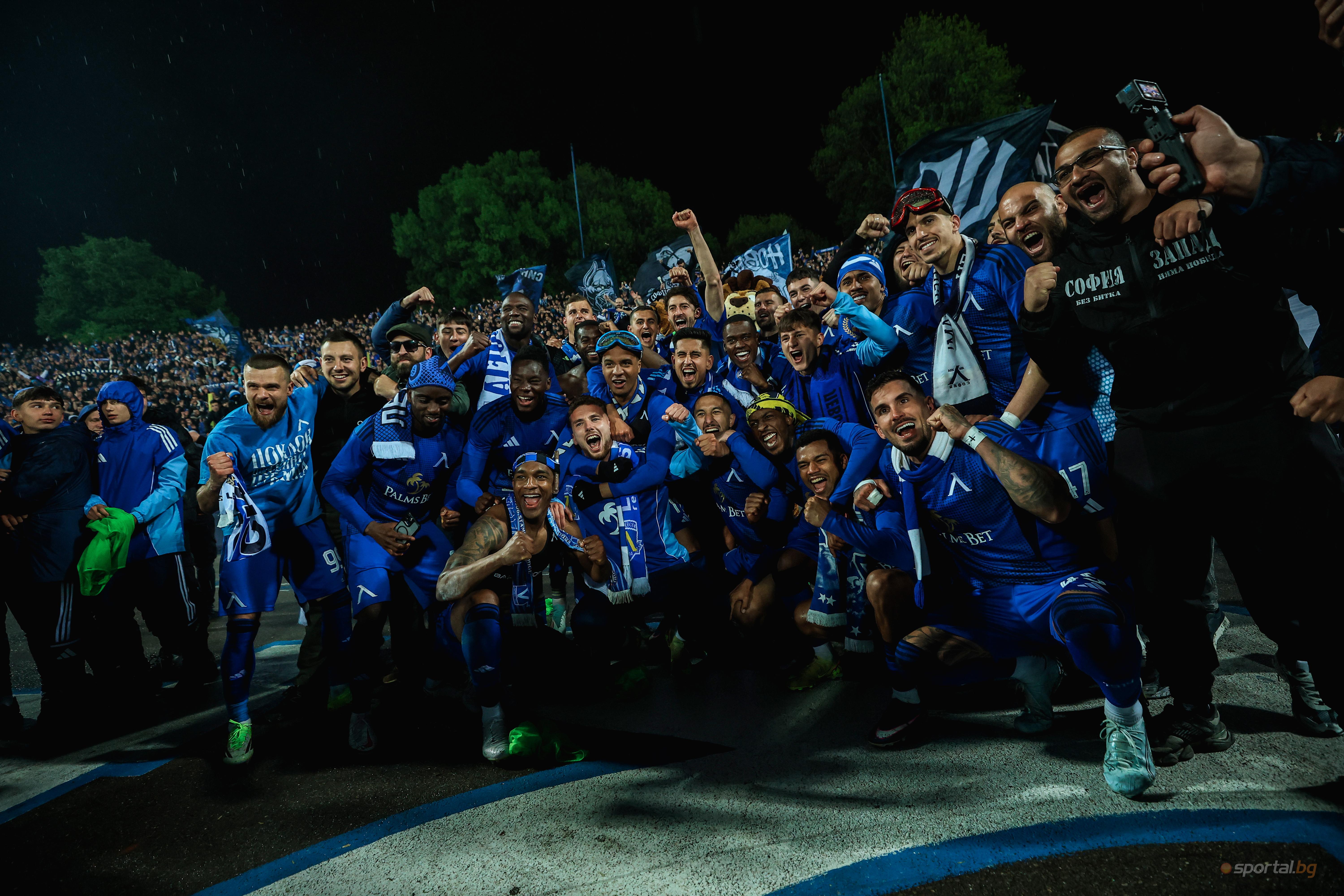 Velaskes i igrači Levski spriječavaju prvence na stadionu "Gherena"