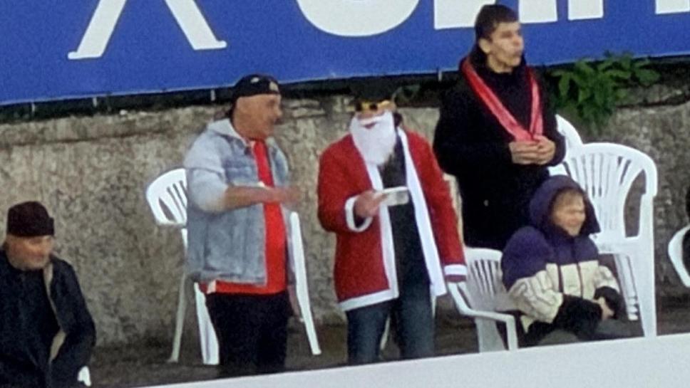 CSKA 1948 naravio deset plastikih stolova za svoje fanove
