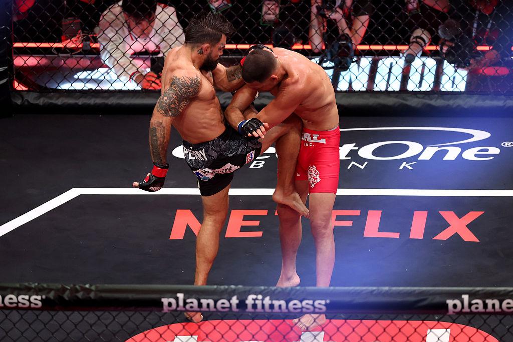 Майк Пери брутално победи Нет Диаза у MMA у Калифорнији
