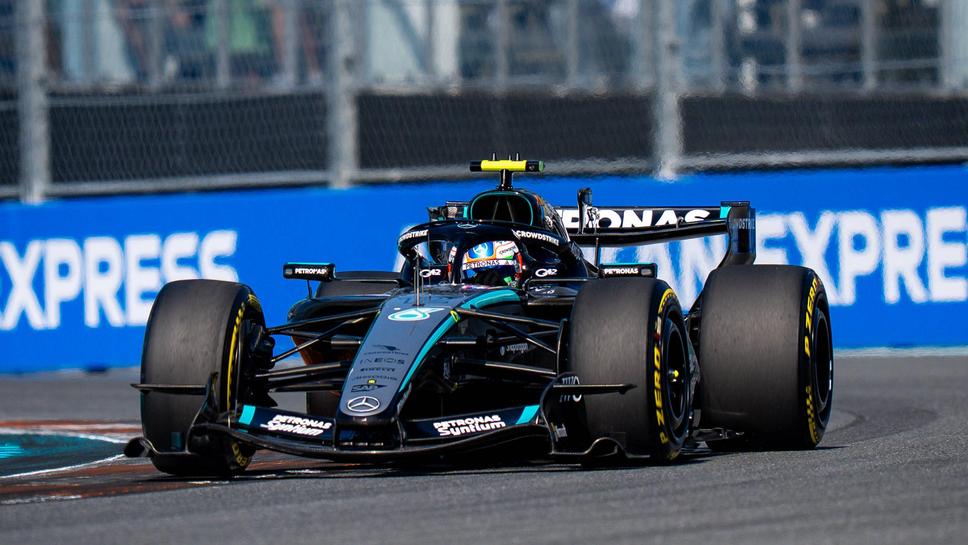 Mercedes Nosi Nadležnost u Agonskom Tempu