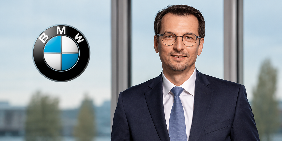 Српски извршни директор Милан Неделjkовић узима крст на BMW