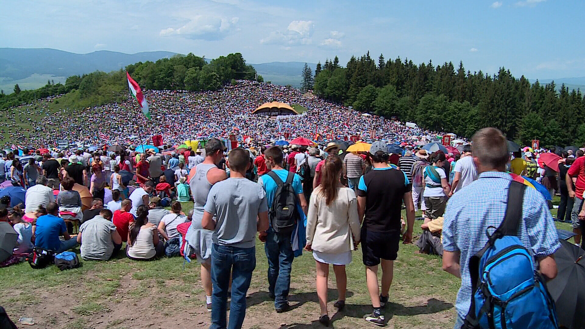 Најмање 300.000 верника на ходочашћу у Шумелеу Чук поводом Духова