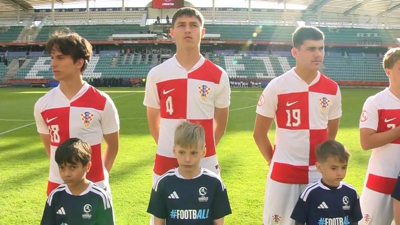 Естонска грешка са химнама на Евро U-17 против Хрватске