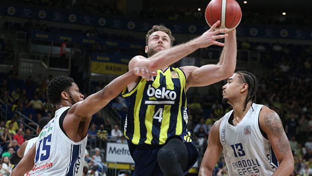 Фенербахче изненађује Anadolu Efes 73-72 и стиже до предности 2-0 у плејофу