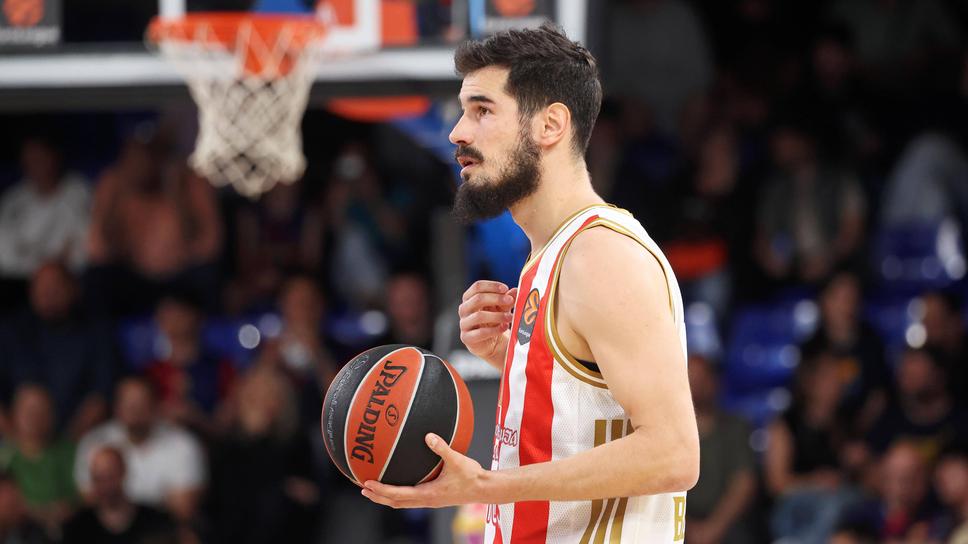Crvena zvezda izgubila utakmicu u Srbiji, a Nikola Kalinić se ispljuno izbjegao sukoba s fensima