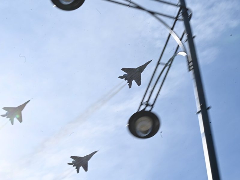 Šest Aviona Sječe Nebo Preko Sofije: F-16-i i MiG-29-i Ponosijo Gomile na Dnevu Vojske