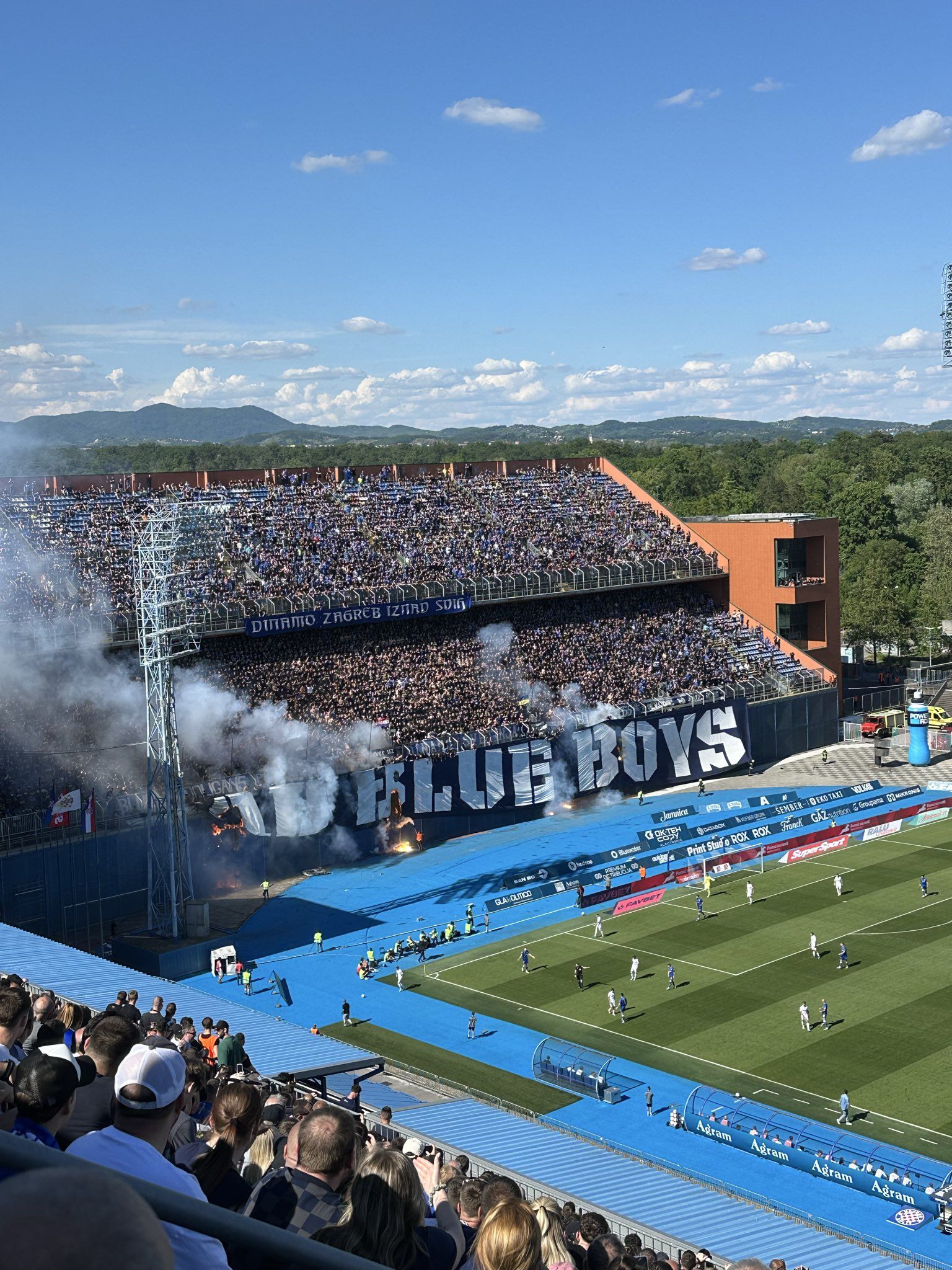 Dramatični Derby: Plameni Baner u Derbicima Dinamo i Hajduk