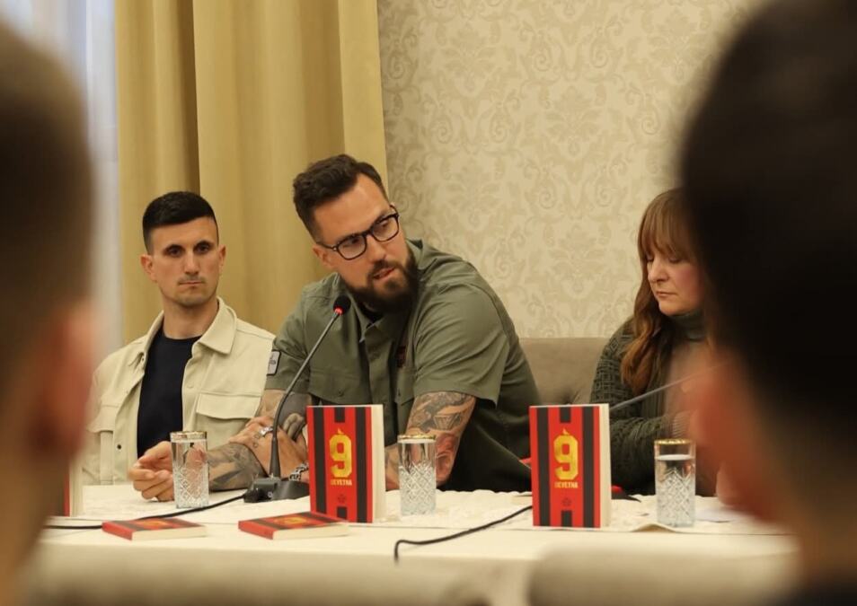 Београдска промоција романа „Деветка“: Спортски икони о раду ЈованаК Симића