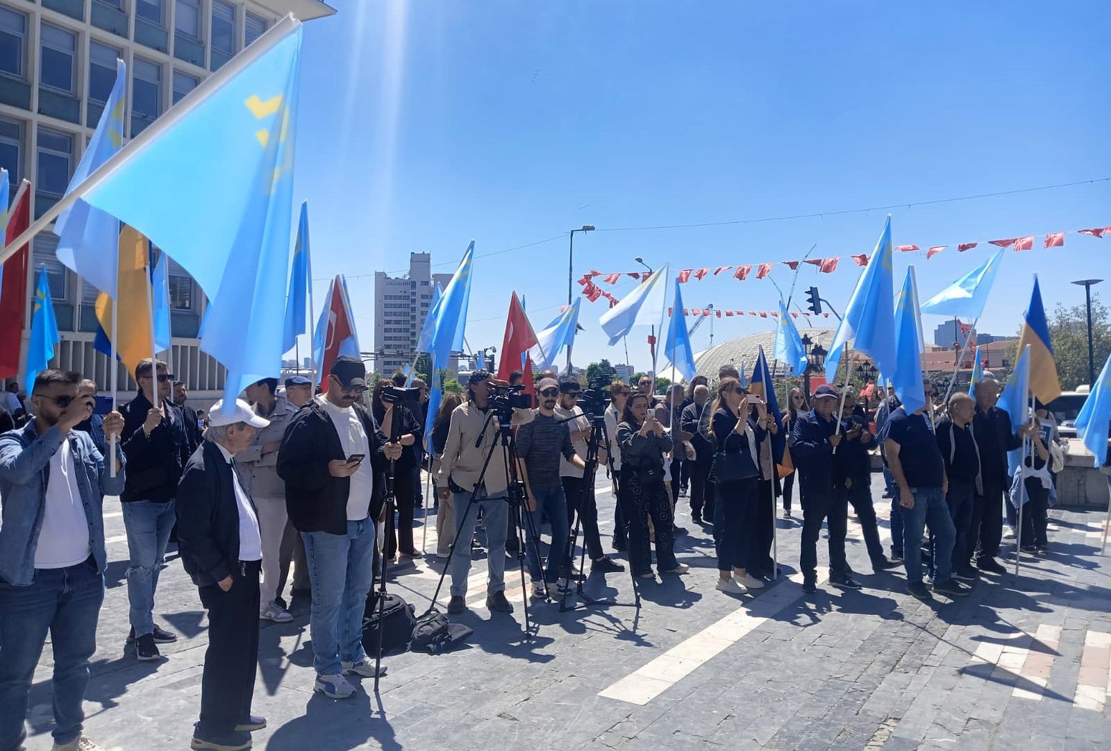 ТУРЦИЈА ПОЧТИВА ДАЊЕНИЦЕ КРИМСКИХ ТАТАРА И ЦИРКАЦИЈА
