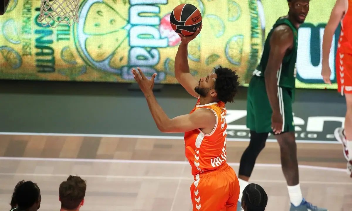Panathinaikos Pravi Probleme u Prvoj Polovini Trećeg Zapauga, Valencia Izvode