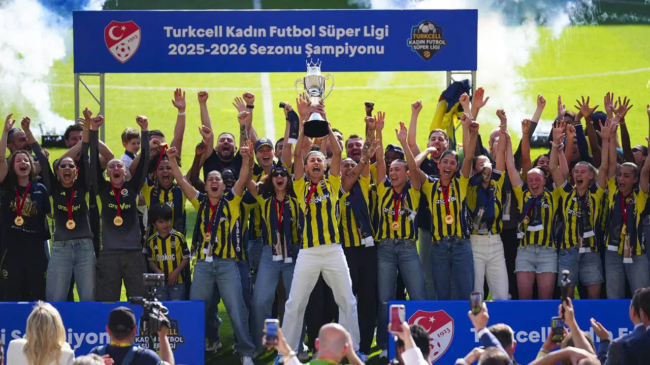 Fenerbahçe ArsaVev Podignu Prvi Trofej Ženske SuperLige