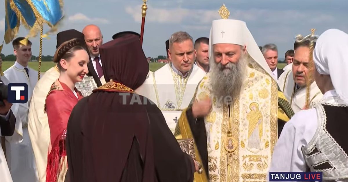 Патријарх Порфирије Добио Свети Пояс Пресвете Богородице