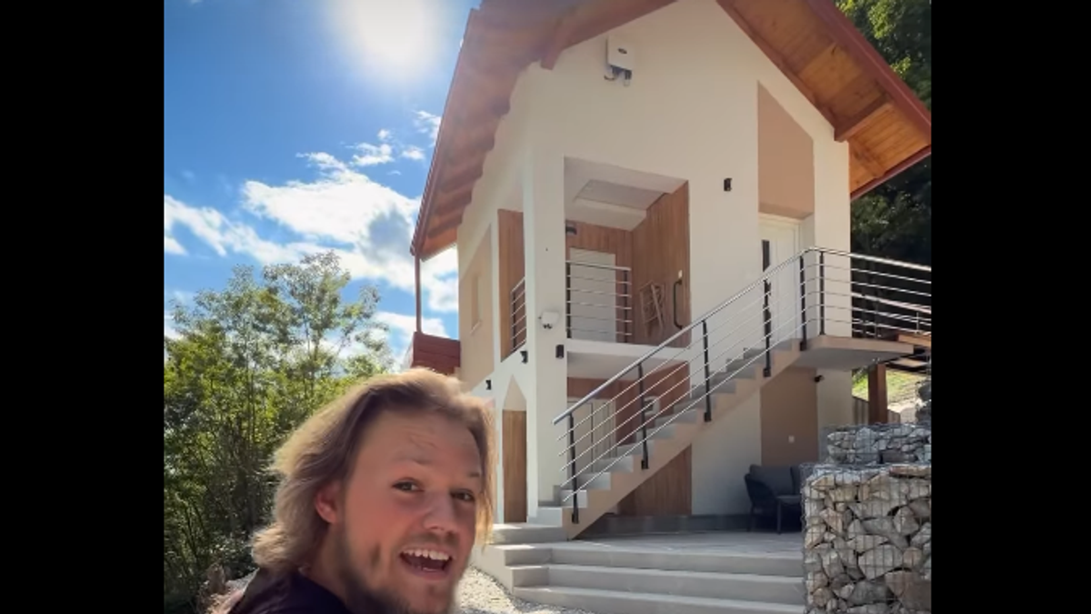 Америчанин заврши ремонтирање куће на Балкану и купи два нова неkretnинa