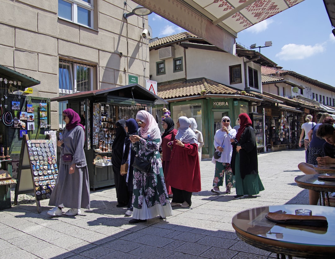 Подељене улице Сарајева: Шетање по фронт линији где се Исток сусреће са Западом