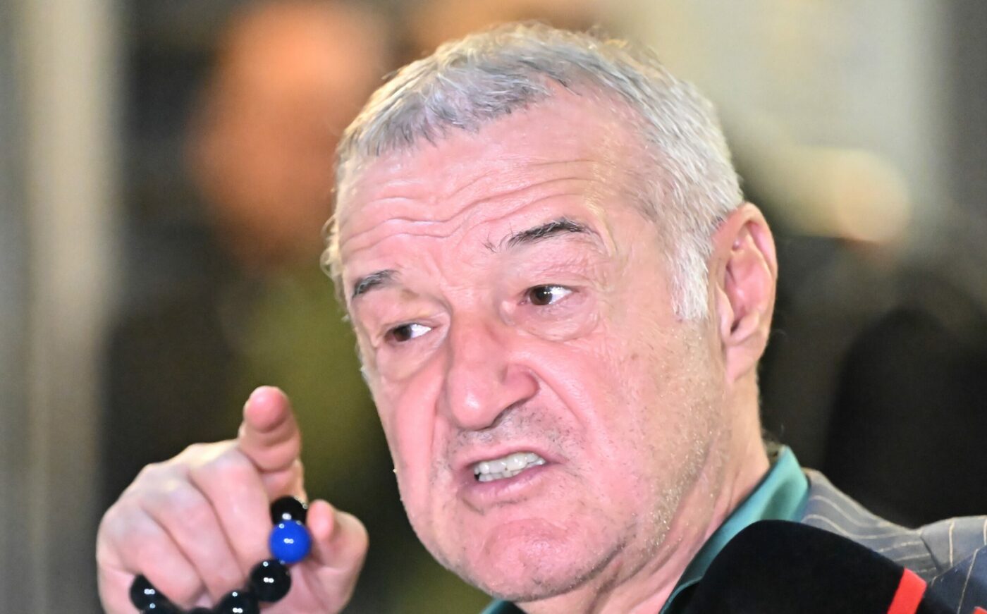 Бечали губи 2 млн евра: Политик „се претвара за повреду"