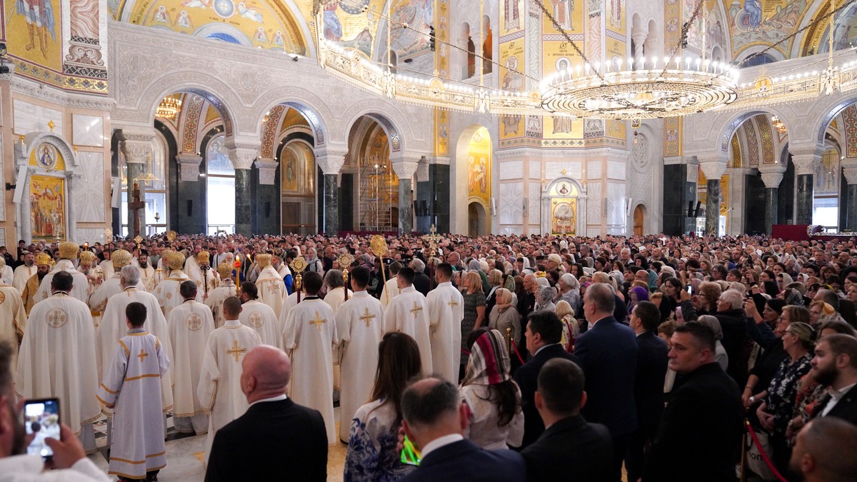 Немања и Дезире се венчали испод Часног појаса у Храму Светог Саве