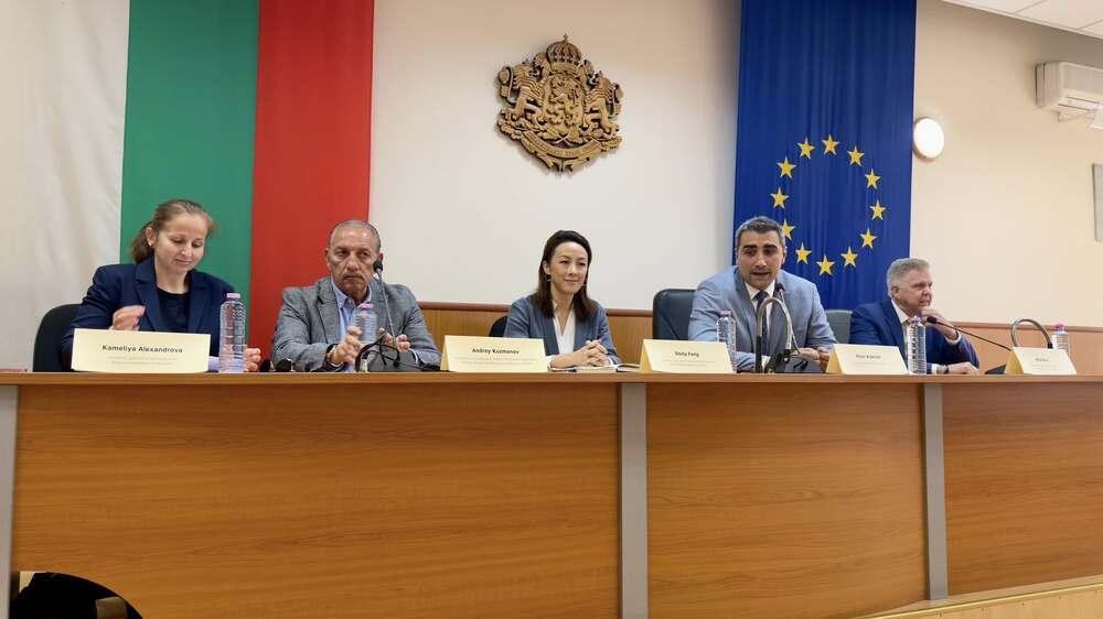 Predsjednik Međunarodne federacije Rob Stuull pochvatio Pazardžik za izvrsno domaće prvenstvo