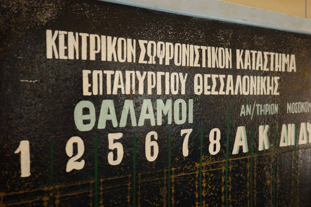 Спирос Пападопулос доноси „Секси прање" у Атини: Дубљи поглед на најновији позоришни пројекат грчке звезде