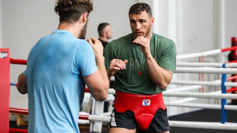 Спорови око реферске одлуке после прекида у мечу Усик против Верховена