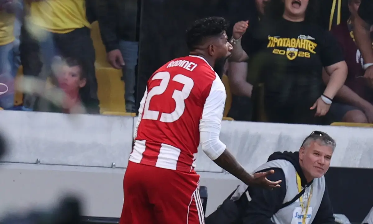 AEK - Олимпијакос 0-1 (Прва половина): Олимпијакос у предузетству као што рефери одлучује