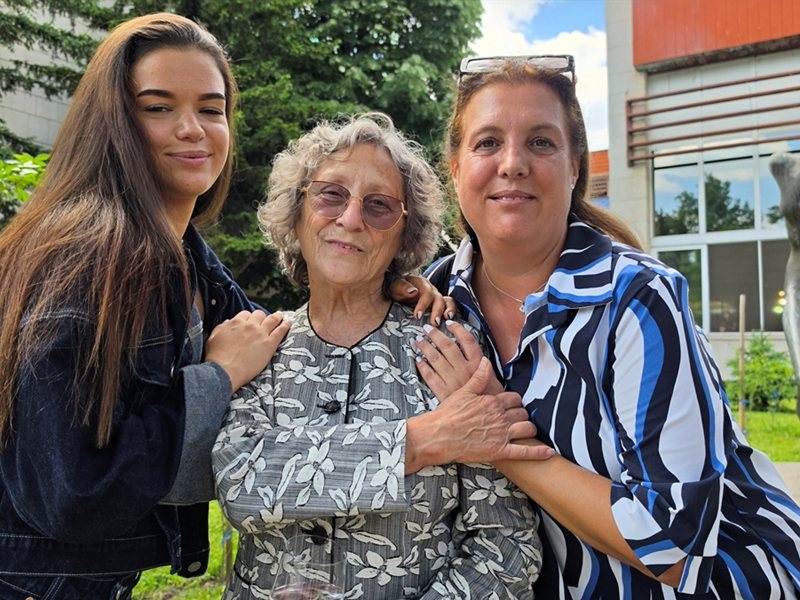 Нешка Робева навршила 80: загрљај са својим „златним девојчицама“