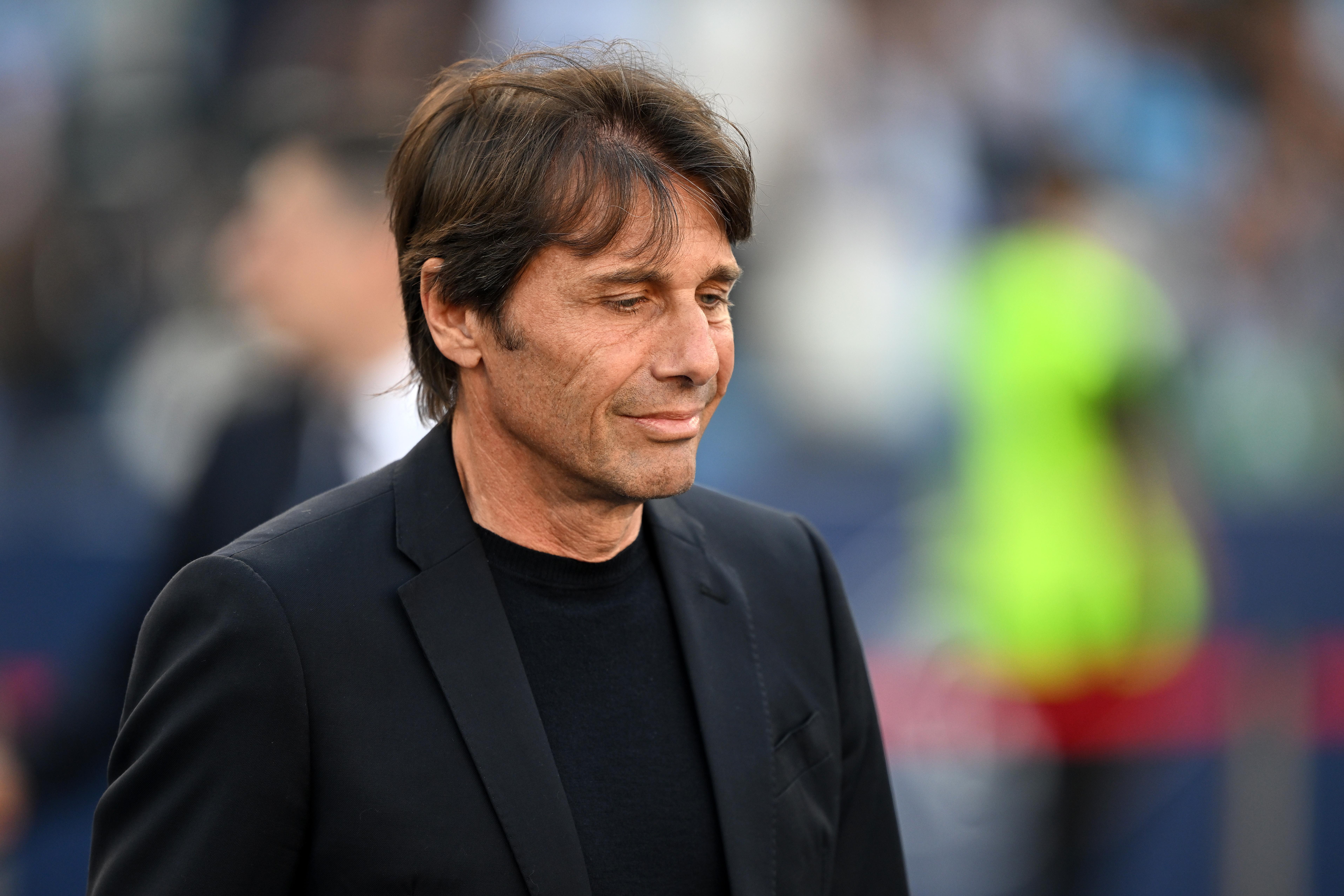 Conte na rubu s Napuljem