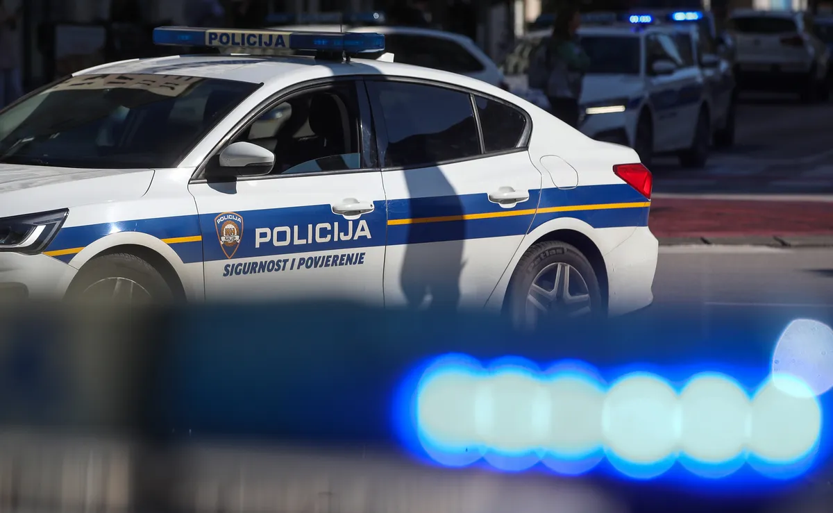 Аутобус сам покренуо у Ријeci и клизао 200 метара