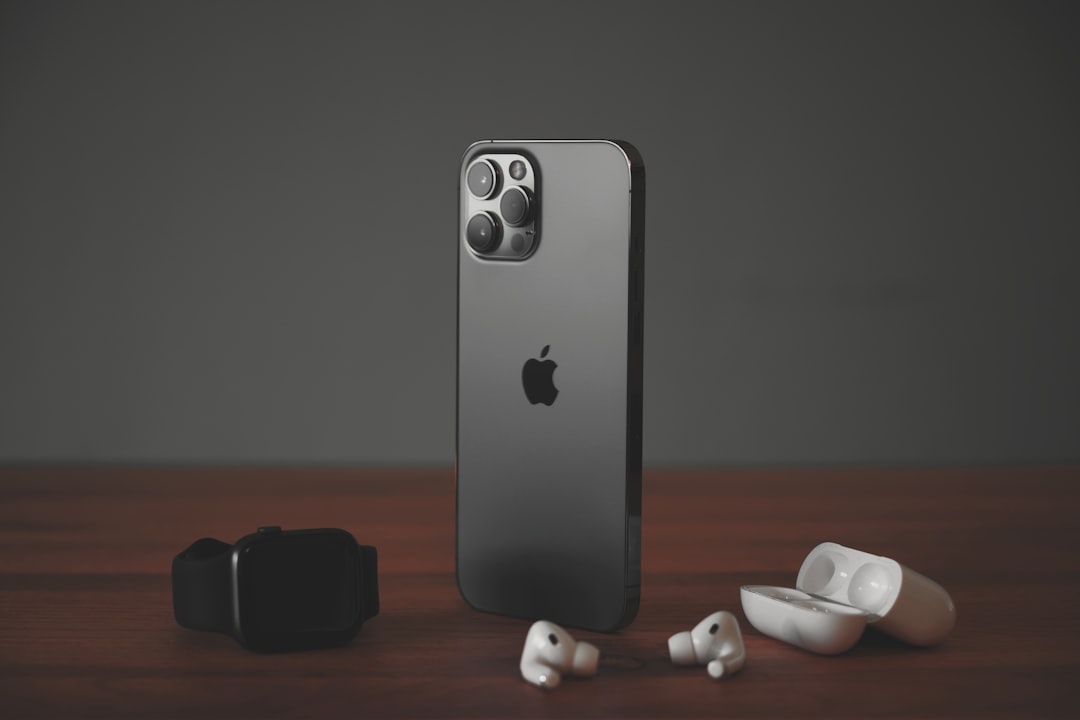 Изтикли данни за iPhone 17 Pro откривају танји дизајн и архитектуру фокусирану на вештачку интелигенцију