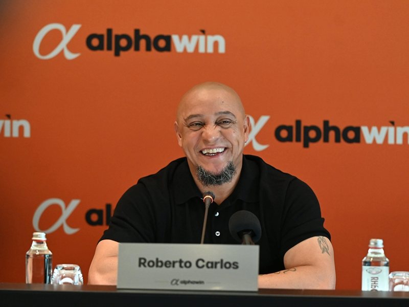Roberto Carlos: Hristo Stoichkov Imaj Pobjeđujuću Levu Nazu, Bio mi je Moj Ideal