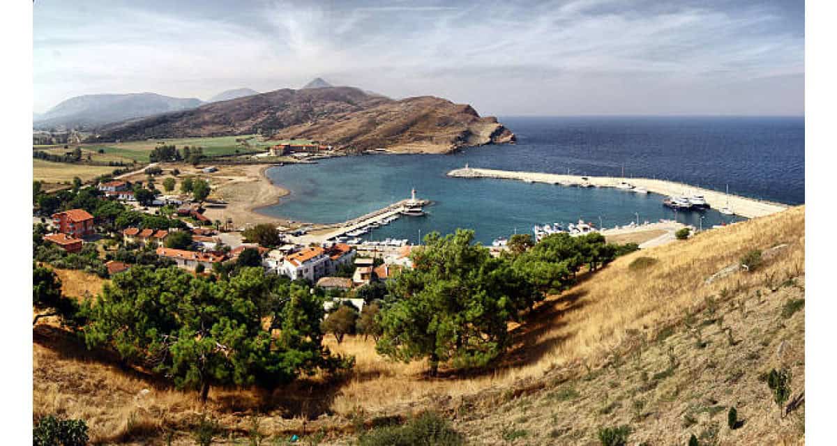 Stari Hrvatski Groblje na Gökçeada u Opasu Izgradnje Hotela