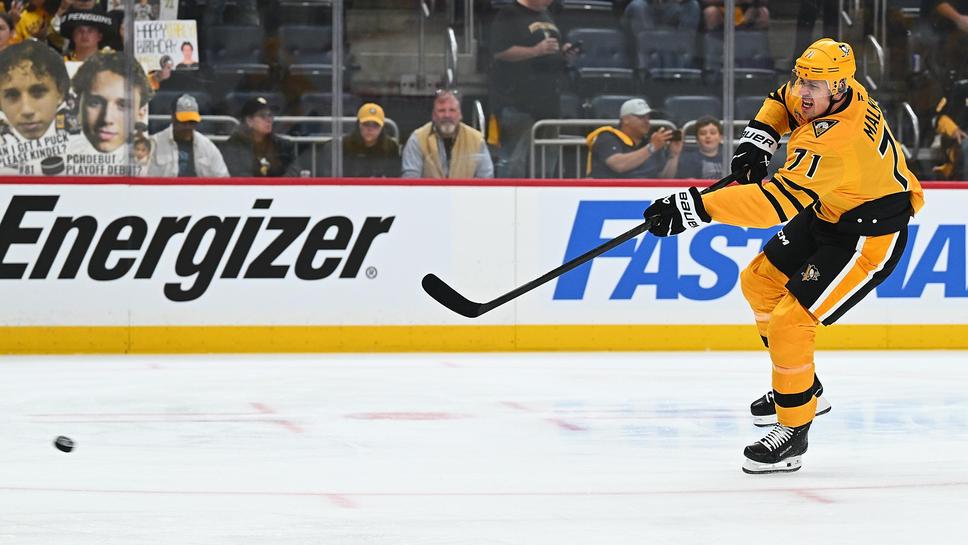 Ruški napadač Evgeni Malkin iz Pittsburgh Penguins želi igrati barem još jednu sezonu u NHL