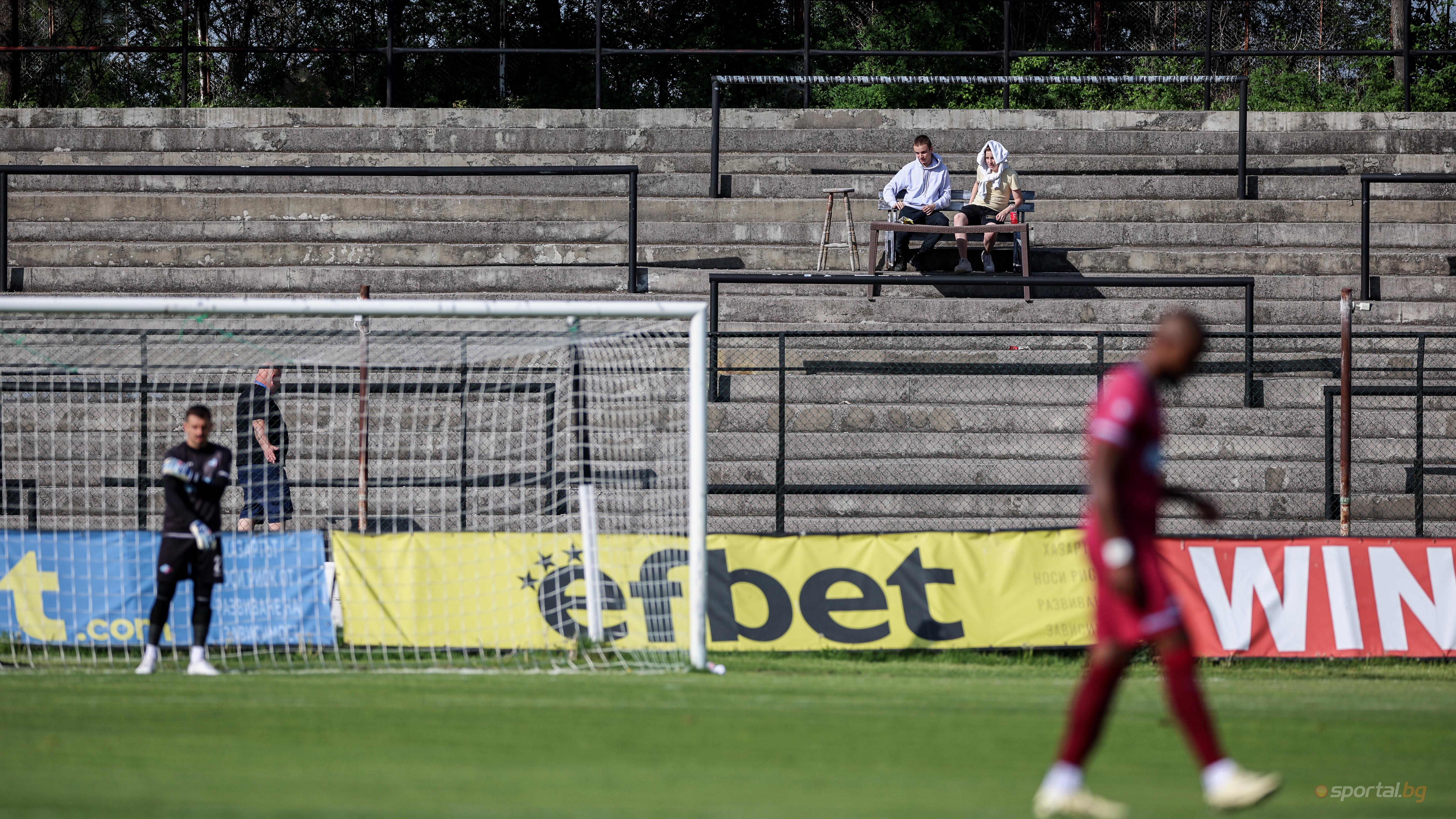 Slavija Stadion Održao Masičnu Plažnu Party s Sofačima