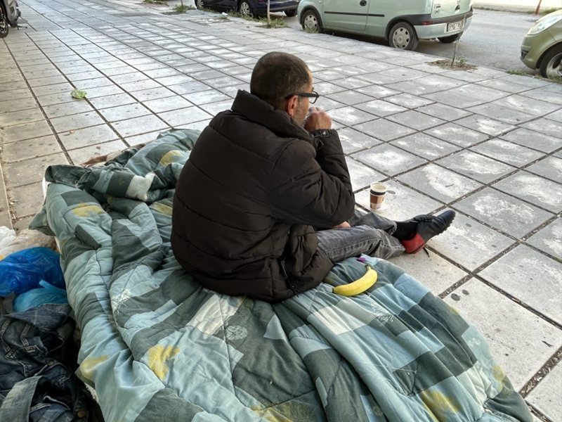 52-Godišnji Bolgrin Putuje Pješice od Solun do Serre, Živi na Ulicama i Traži Rad