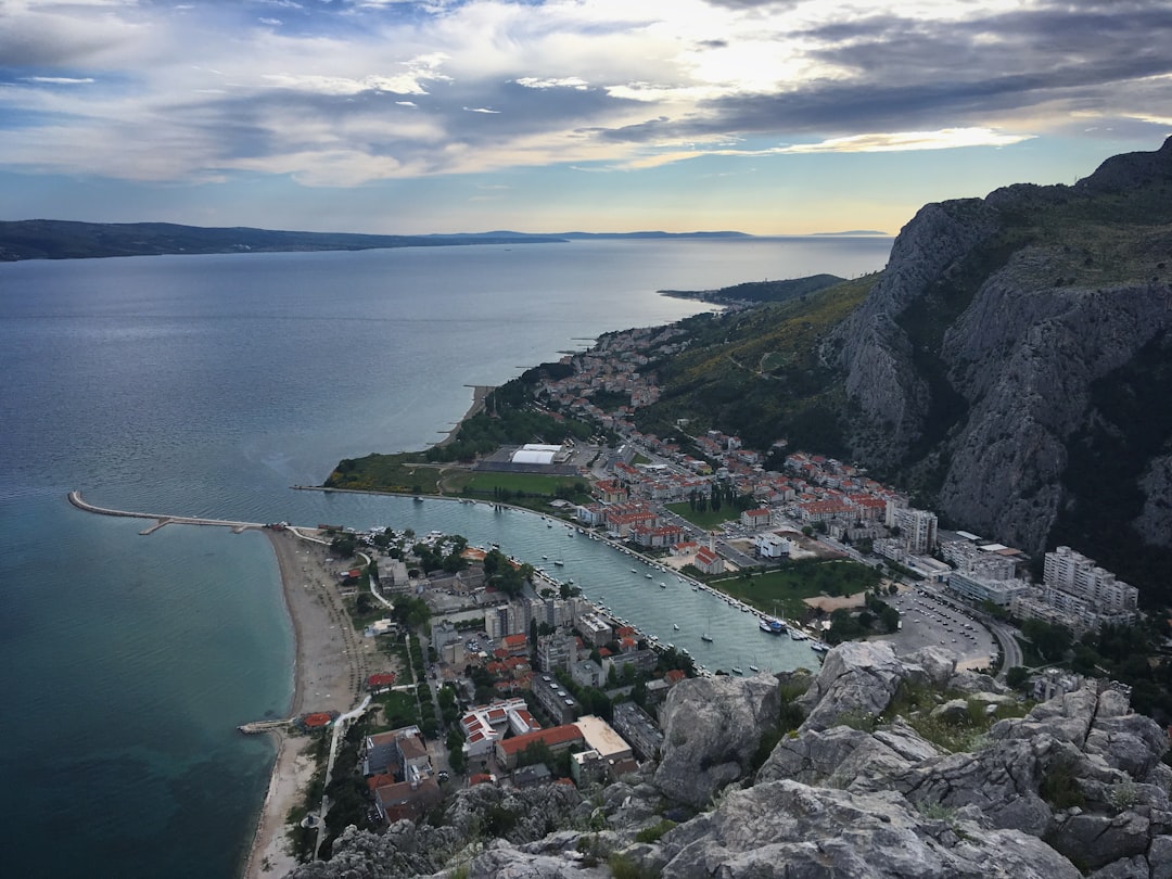 Јурење сенки и соли: Стенисте улове Пераста, Црна Гора
